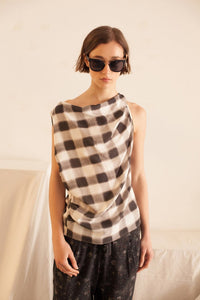 Top with asymmetry & chequered fabric